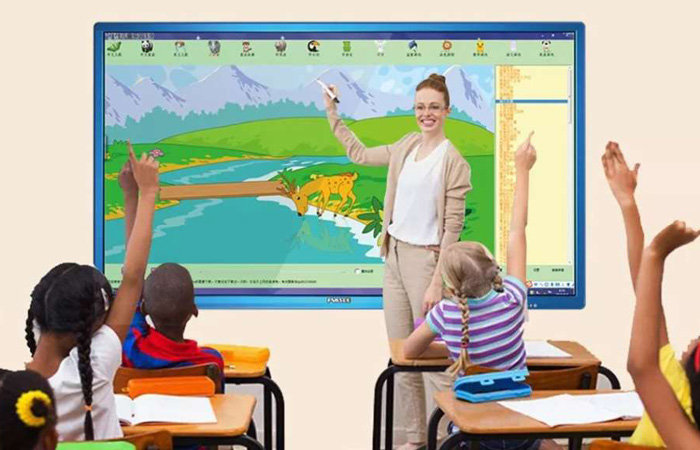 觸摸一體機(jī)成為了教學(xué)應(yīng)用設(shè)備的發(fā)展趨勢(shì)